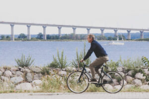 Anton från Envicon ute och cyklar